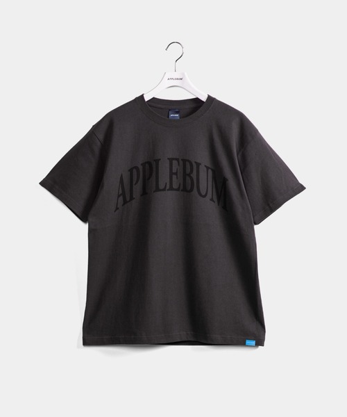 APPLEBUM(アップルバム)の「"Black" Logo T-shirt(Tシャツ/カットソー・メンズ・スミクロ・XX-LARGE/X-LARGE/LARGE/MEDIUM)」の1枚目の写真