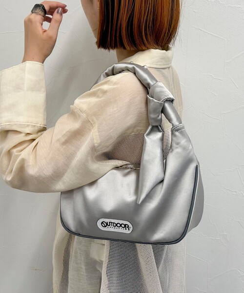OUTDOOR PRODUCTS(アウトドアプロダクツ)の「【OUTDOOR PRODUCTS /アウトドアプロダクツ】サテンワンショルバッグ(ハンドバッグ・レディース・ブラック/シルバー・FREE)」の6枚目の写真