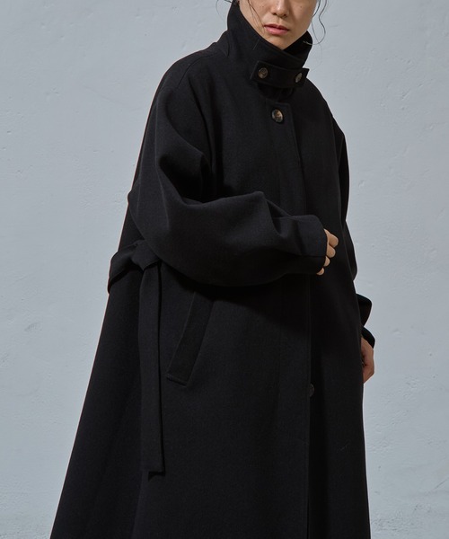 COLONY 2139（コロニートゥーワンスリーナイン）の「ベルト付ボリューム袖ステンカラーコート（ステンカラーコート・レディース・ブラック/チャコールグレー/ブラウン・FREE）」の5枚目の写真