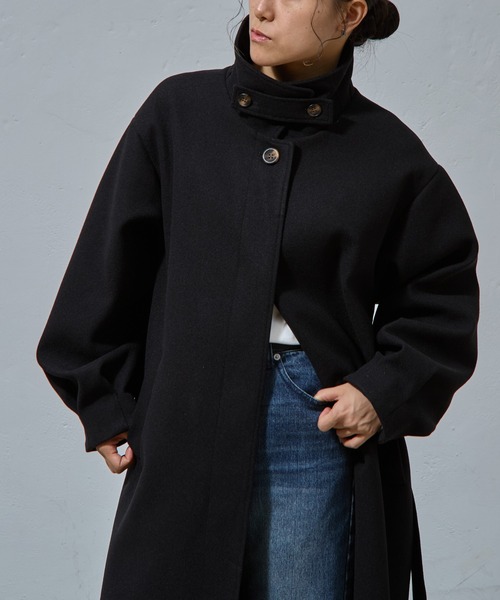 COLONY 2139（コロニートゥーワンスリーナイン）の「ベルト付ボリューム袖ステンカラーコート（ステンカラーコート・レディース・ブラック/チャコールグレー/ブラウン・FREE）」の6枚目の写真