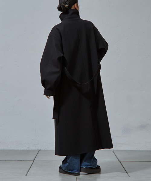 COLONY 2139（コロニートゥーワンスリーナイン）の「ベルト付ボリューム袖ステンカラーコート（ステンカラーコート・レディース・ブラック/チャコールグレー/ブラウン・FREE）」の9枚目の写真