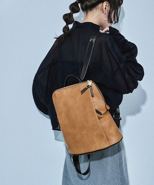 D.KELLY(ディーケリー)の「【D.KELLY】 フェイクレザー 多ポケット バイカラー リュック レディース(バックパック/リュック・レディース・キャメル/ブラック/アイボリー/ブルー/グレー・ONE SIZE)」の19枚目の写真