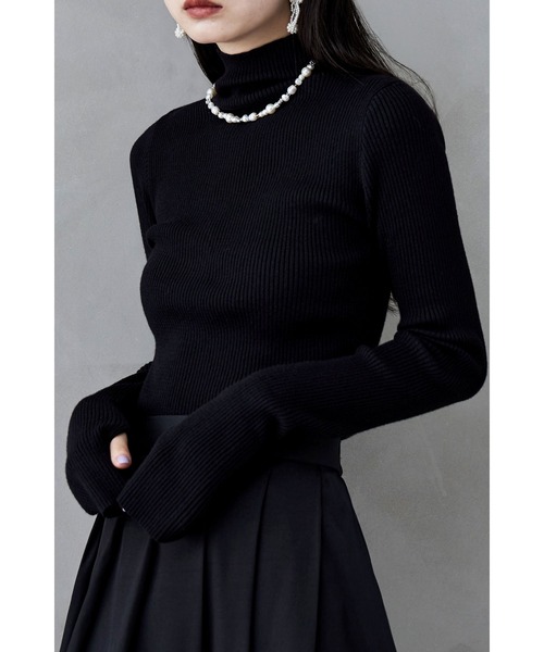 etoll.（エトル）の「サムホールハイネックリブニット（ニット/セーター・レディース・アイボリー/ブラック/杢グレー/レッド/オレンジ・FREE）」の2枚目の写真