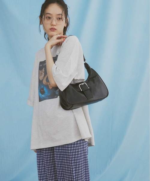 MERLOT(メルロー)の「フロントベルトショルダーバッグ/500mlペットボトル収納可能(ショルダーバッグ・レディース・ブラック・FREE)」の4枚目の写真