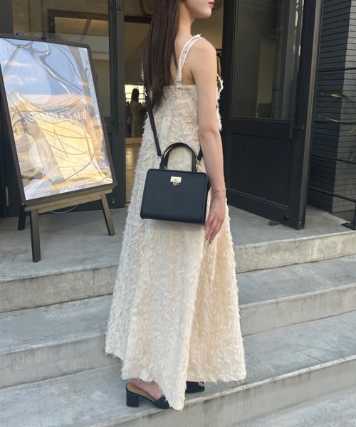 mellowneon（メロウネオン）の「2wayロゴチャームスクエアバッグ（ショルダーバッグ・レディース・アイボリー/ブラック・FREE）」の5枚目の写真