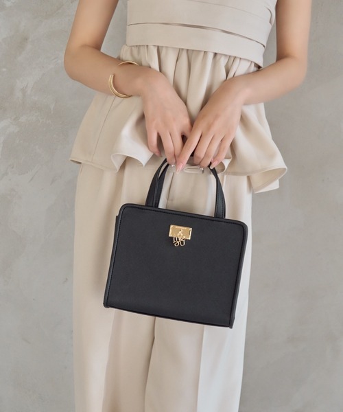 mellowneon（メロウネオン）の「2wayロゴチャームスクエアバッグ（ショルダーバッグ・レディース・アイボリー/ブラック・FREE）」の7枚目の写真