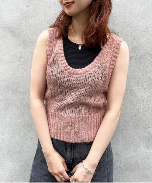 DOUBLE NAME(ダブルネーム)の「モヘアタッチシアーニットベスト(ニット/セーター・レディース・ピンク/スミクロ/ブルー/オフホワイト・FREE)」の5枚目の写真