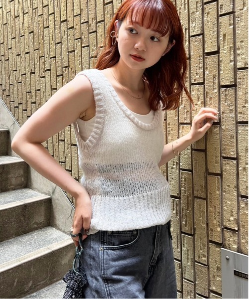 DOUBLE NAME(ダブルネーム)の「モヘアタッチシアーニットベスト(ニット/セーター・レディース・ピンク/スミクロ/ブルー/オフホワイト・FREE)」の8枚目の写真