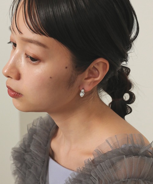 Kana(カナ)の「華奢 シック カーブ トリプルパール ピアス パーティー 結婚式 お呼ばれ オケージョン(ピアス(両耳用)・レディース・シルバー/ゴールド・フリー)」の12枚目の写真