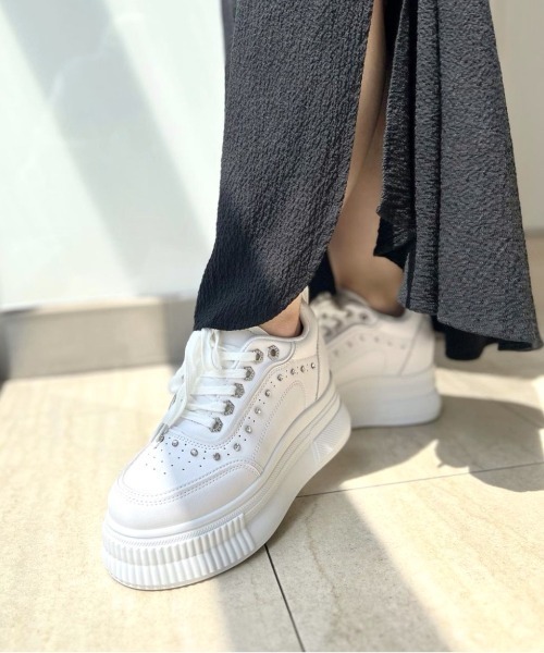 R&E（アールアンドイー）の「【R&E】ビジューデコレイト厚底スニーカー（スニーカー・レディース・ホワイト/ブラック・M/L/LL/S）」の17枚目の写真