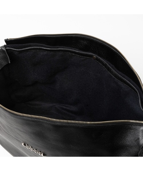 CALEE(キャリー)の「STUDS LEATHER SHOULDER BAG <LARGE>(ショルダーバッグ・メンズ・ブラック・FREE)」の8枚目の写真