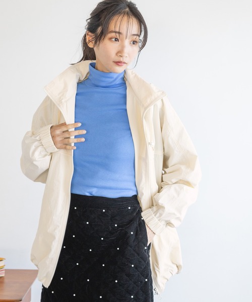 LOWRYS FARM(ローリーズファーム)の「パイピングナイロンブルゾン 133566(ブルゾン・レディース・アイボリー/チャコールグレー/ブルー・FREE)」の7枚目の写真