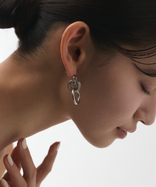 ciite' surgical stainless(シーテサージカルステンレス)の「【 金属アレルギー対応 】 モチーフサークルピアス サージカルステンレス (両耳用)(ピアス(両耳用)・レディース・ゴールド/シルバー・FREE)」の1枚目の写真