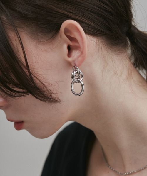 ciite' surgical stainless(シーテサージカルステンレス)の「【 金属アレルギー対応 】 モチーフサークルピアス サージカルステンレス (両耳用)(ピアス(両耳用)・レディース・ゴールド/シルバー・FREE)」の5枚目の写真