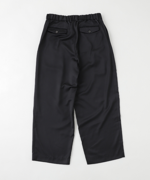 markaware(マーカウェア)の「MARKAWARE (マーカウェア) TRIPLE PLEATED WIDE TROUSERS A24C13PT02C(スラックス・メンズ・ブラック・1/2/4)」の2枚目の写真