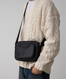 AZUL by moussy（アズールバイマウジー）の「AZプレートミニショルダーバッグ（ショルダーバッグ・メンズ）」