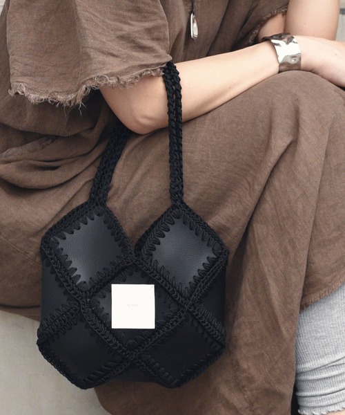 styiro（スタイロ）の「【styiro black】パズルズトートバッグ 刺繍 立体（トートバッグ・レディース・ブラック/キャメル・FREE）」の2枚目の写真