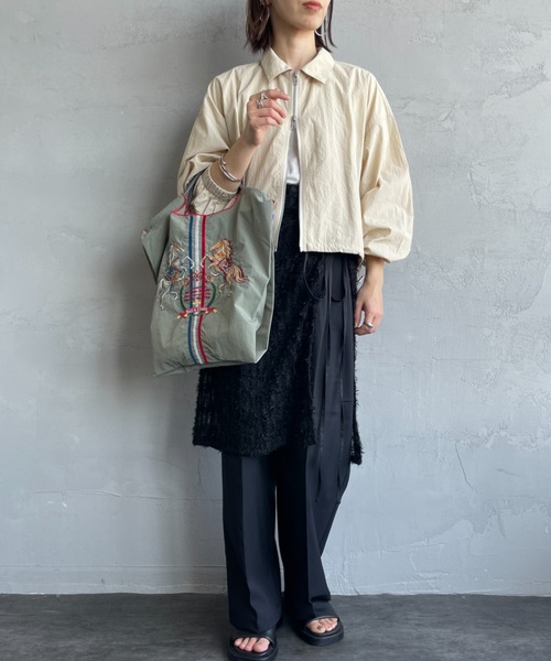 Ball&Chain（ボールアンドチェーン）の「[BALL&CHAIN/ボールアンドチェーン] TWO.HORSES 刺繍デザインナイロントートバッグ（トートバッグ・レディース・グレー/オレンジ・M）」の10枚目の写真