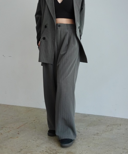 INTER FACTORY（インターファクトリー）の「はなのきえり - ルーズピンストライプスラックスパンツ made in INTERFACTORY（スラックス・レディース・ネイビー/グレー・MEDIUM/SMALL）」の4枚目の写真