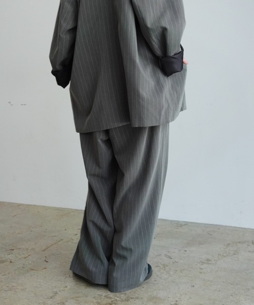 INTER FACTORY（インターファクトリー）の「はなのきえり - ルーズピンストライプスラックスパンツ made in INTERFACTORY（スラックス・レディース・ネイビー/グレー・MEDIUM/SMALL）」の6枚目の写真