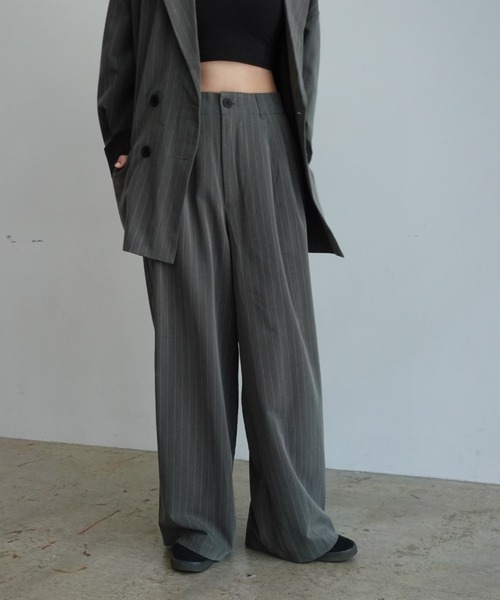 INTER FACTORY（インターファクトリー）の「はなのきえり - ルーズピンストライプスラックスパンツ made in INTERFACTORY（スラックス・レディース・ネイビー/グレー・MEDIUM/SMALL）」の3枚目の写真