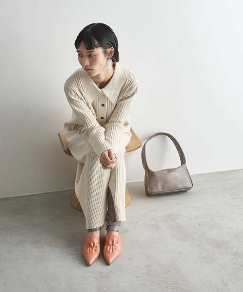 THE YOn(ザヨン)の「シャーリングアクセントポインテッドトゥミュール(パンプス・レディース・モカ/シルバー/ブラック/コーラル・37/39/38)」の5枚目の写真