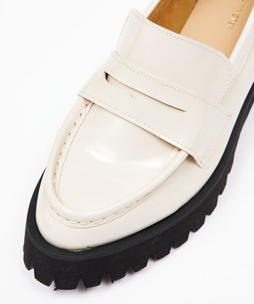 Au BANNISTER（オゥバニスター）の「【販売店舗限定】軽量 厚底ローファー（ローファー・レディース・ブラック/アイボリー/ブラック系その他/ブラック系その他2/ブラック系その他3・35/37/38/39/36）」の16枚目の写真