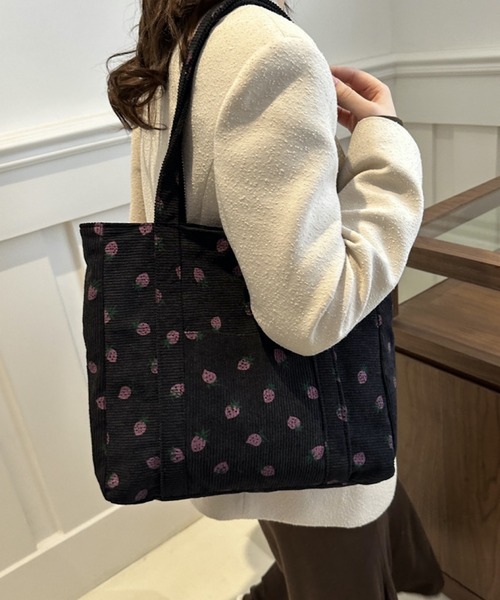 TONE SELECT GOODS(トーンセレクトグッズ)の「urbanfemine./ストロベリーコーデュロイトートバッグ U7403(トートバッグ・レディース・ブラック/ホワイト/ピンク/ブラウン・FREE)」の10枚目の写真