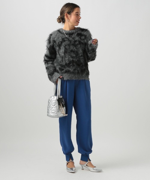 BAYFLOW（ベイフロー）の「[足長効果抜群]バックサテンジョガーパンツ（その他パンツ・レディース・ブルー/グレイッシュベージュ/ブラック・LARGE/MEDIUM/SMALL）」の5枚目の写真