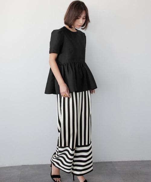 Naptime. パフスリーブフレアブラウス 黒 naptime パフスリーブフレアブラウス総柄BLACK