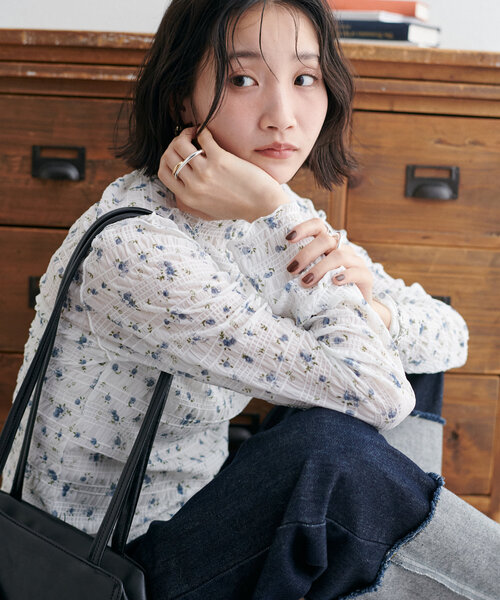 DISCOAT(ディスコート)の「【WEB限定】小花柄ボトルネックプルオーバー(Tシャツ/カットソー・レディース・ベージュ/イエロー/オフホワイト/アイボリー・FREE)」の13枚目の写真
