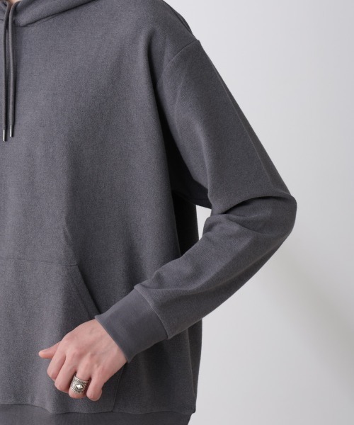 NANO universe(ナノユニバース)の「ブークレダンボールプルオーバーパーカー(パーカー・メンズ・グレー/ホワイト・L/M)」の20枚目の写真