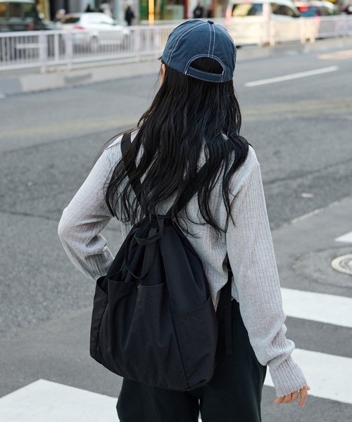 COLONY 2139（コロニートゥーワンスリーナイン）の「超軽量180g ソフトナイロンナップサック（バックパック/リュック・メンズ・ブラック・FREE）」の4枚目の写真