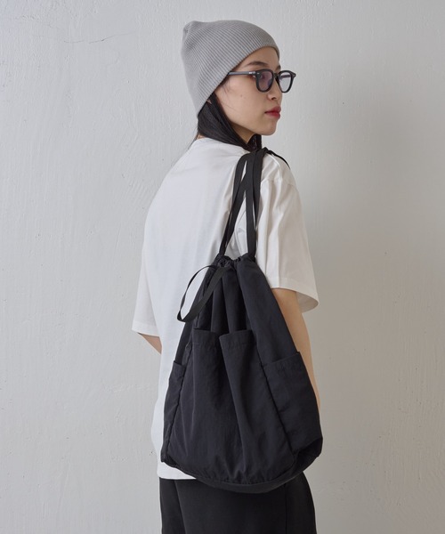 COLONY 2139（コロニートゥーワンスリーナイン）の「超軽量180g ソフトナイロンナップサック（バックパック/リュック・メンズ・ブラック・FREE）」の15枚目の写真