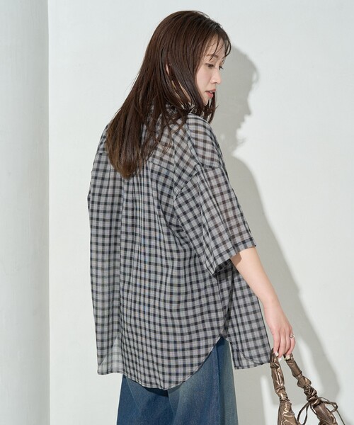 FREAK'S STORE（フリークスストア）の「限定展開　シアー チェック 半袖 シャツ（シャツ/ブラウス・レディース・オフホワイト/ブラック/サックスブルー/ネイビー・ﾌﾘ-）」の9枚目の写真