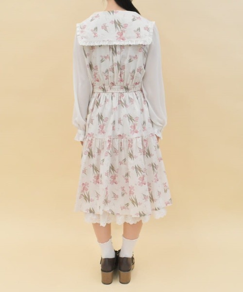 axes femme POETIQUE(アクシーズファムポエティック)の「フラワープリントセーラーワンピース(ワンピース・レディース・イエロー/ピンク/サックスブルー・MEDIUM)」の6枚目の写真