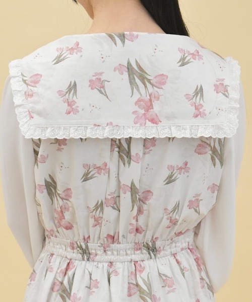 axes femme POETIQUE(アクシーズファムポエティック)の「フラワープリントセーラーワンピース(ワンピース・レディース・イエロー/ピンク/サックスブルー・MEDIUM)」の11枚目の写真