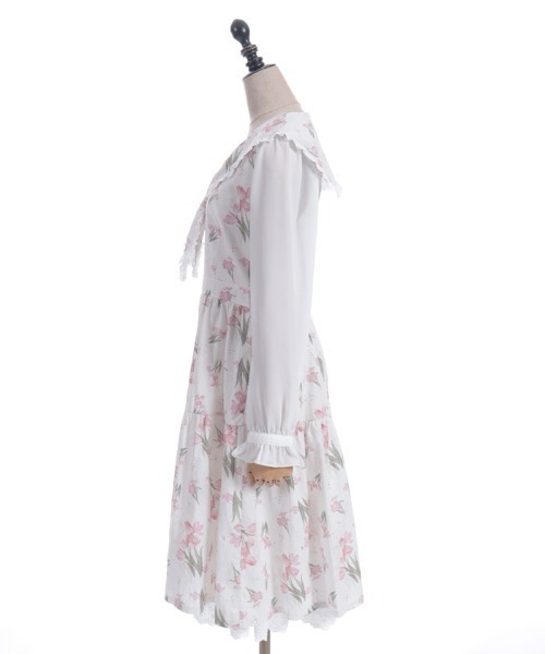 axes femme POETIQUE(アクシーズファムポエティック)の「フラワープリントセーラーワンピース(ワンピース・レディース・イエロー/ピンク/サックスブルー・MEDIUM)」の13枚目の写真