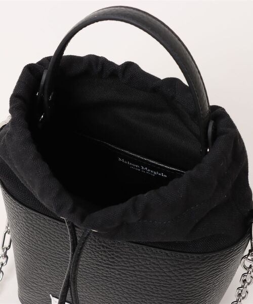 Maison Margiela(メゾンマルジェラ)の「Maison Margiela 5AC BUCKET SMALL(ショルダーバッグ・レディース・ブラック・FREE)」の5枚目の写真