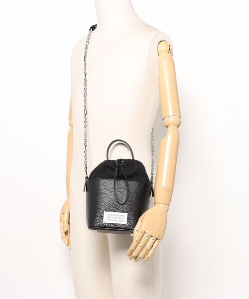 Maison Margiela(メゾンマルジェラ)の「Maison Margiela 5AC BUCKET SMALL(ショルダーバッグ・レディース・ブラック・FREE)」の6枚目の写真