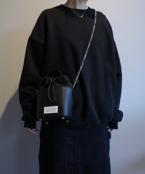 Maison Margiela(メゾンマルジェラ)の「Maison Margiela 5AC BUCKET SMALL(ショルダーバッグ・レディース・ブラック・FREE)」の1枚目の写真