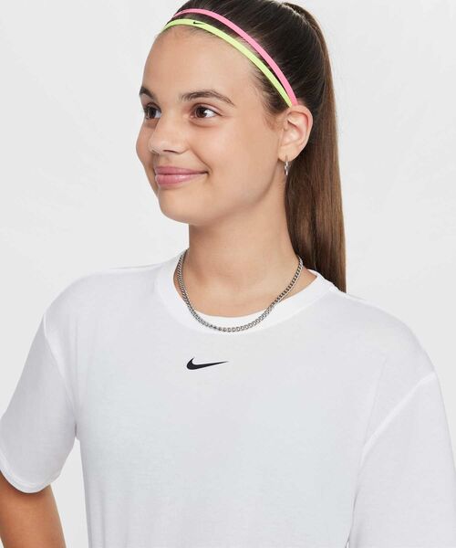 NIKE(ナイキ)の「ナイキ ワン リラックスド ジュニア (ガールズ) Dri-FIT ショートスリーブ トップ / Nike One Relaxed Big Kids' (Girls') Dri-FIT Short-Sleeve Top FZ5602-100 White(Tシャツ/カットソー・キッズ・ホワイト・160/150/140/130)」の3枚目の写真