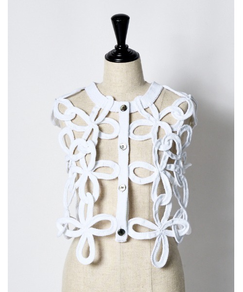 RUMCHE(ラムシェ)の「Flower Bond Yarn Vest / フラワーボンドヤーンベスト(ベスト・レディース・ホワイト/ブラック・FREE)」の4枚目の写真