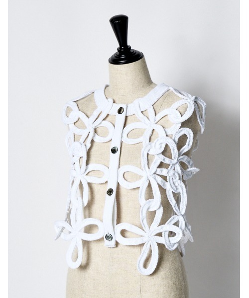 RUMCHE(ラムシェ)の「Flower Bond Yarn Vest / フラワーボンドヤーンベスト(ベスト・レディース・ホワイト/ブラック・FREE)」の5枚目の写真