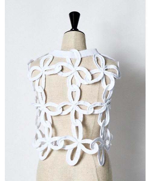 RUMCHE(ラムシェ)の「Flower Bond Yarn Vest / フラワーボンドヤーンベスト(ベスト・レディース・ホワイト/ブラック・FREE)」の6枚目の写真