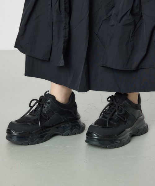 RODEO CROWNS WIDE BOWL（ロデオクラウンズワイドボウル）の「クリアソール ボリュームスニーカー（スニーカー・レディース・マルチ/オフホワイト/ブラック・LARGE/MEDIUM）」の2枚目の写真