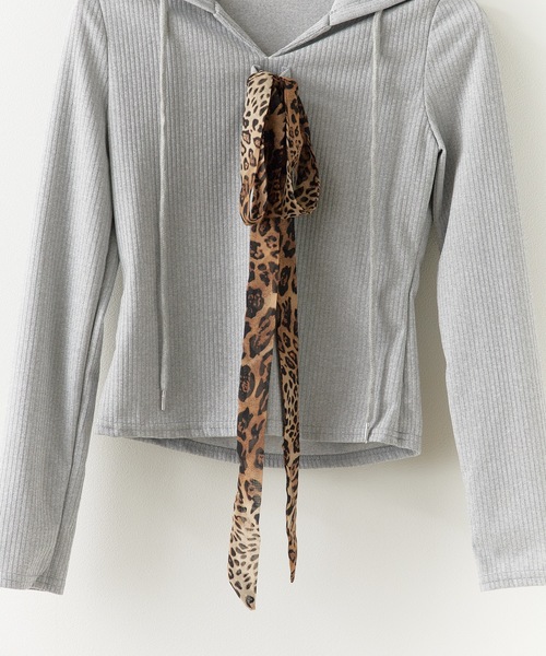 BLANK (ブランク)の「▲Leopard Tie Food Long TEE /レオパード柄タイ付フードロンT 秋物 秋服 2026年秋冬(Tシャツ/カットソー・レディース・グレー/ブラック・FREE)」の4枚目の写真