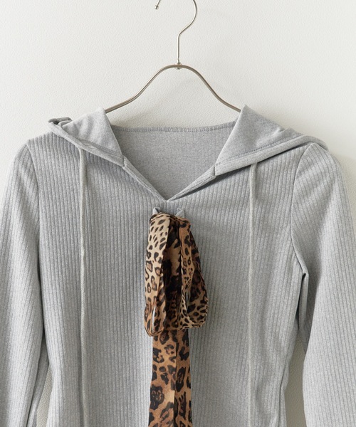 BLANK (ブランク)の「▲Leopard Tie Food Long TEE /レオパード柄タイ付フードロンT 秋物 秋服 2026年秋冬(Tシャツ/カットソー・レディース・グレー/ブラック・FREE)」の5枚目の写真