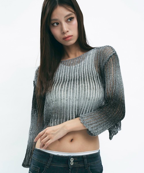 Clum(クルム)の「Cropped gradient sheer knit / クロップドグラデーションシアーニット(ニット/セーター・レディース・ブラック系・FREE)」の1枚目の写真