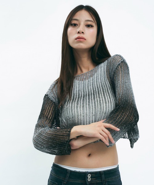 Clum(クルム)の「Cropped gradient sheer knit / クロップドグラデーションシアーニット(ニット/セーター・レディース・ブラック系・FREE)」の3枚目の写真
